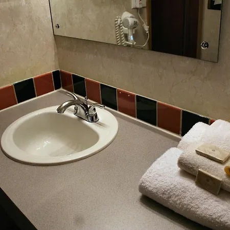 Caboose Motel Libby Room photo